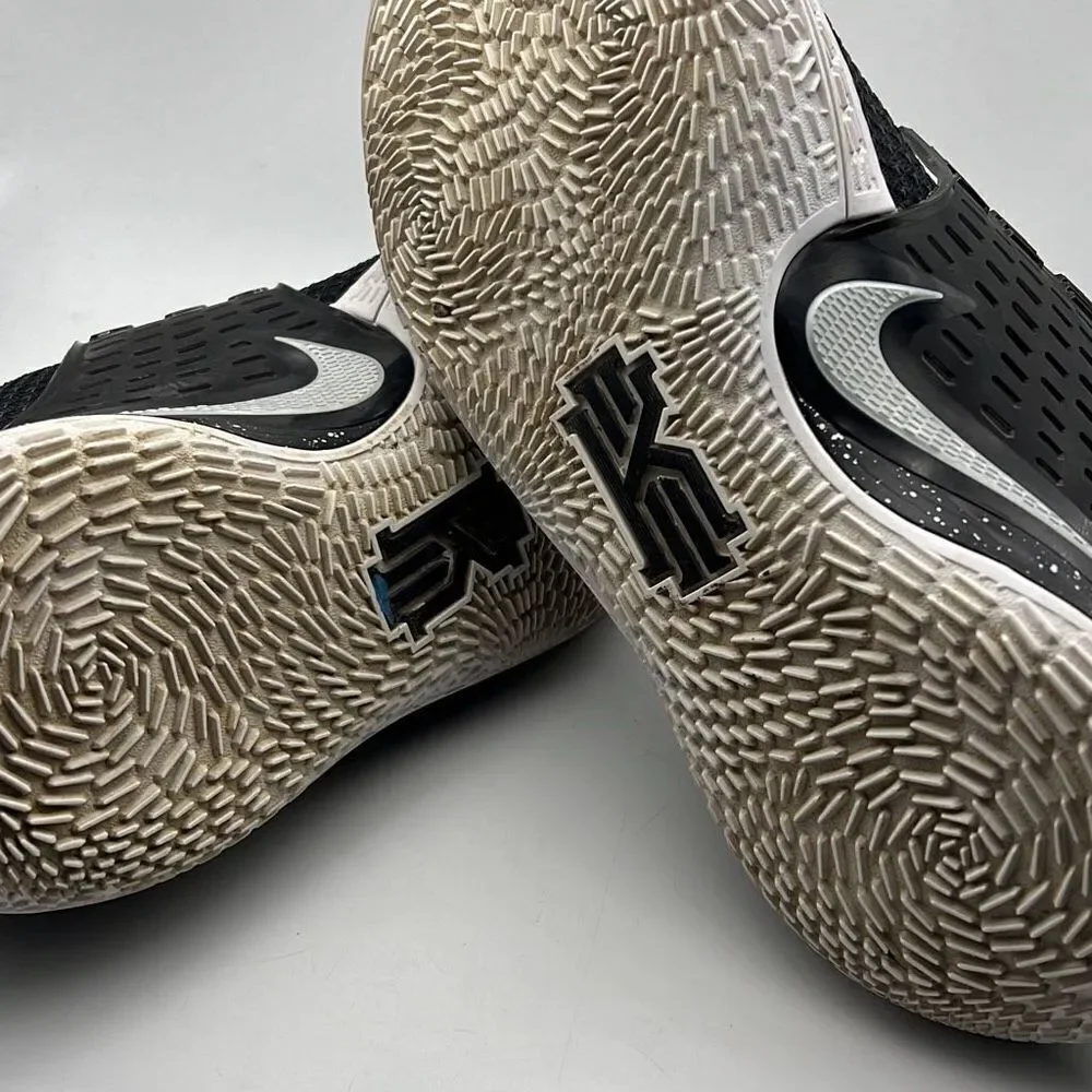 Nike Kyrie Low‎ 2 'Black Metallic Silver’ ”AV6337-003”'- Men 10.5